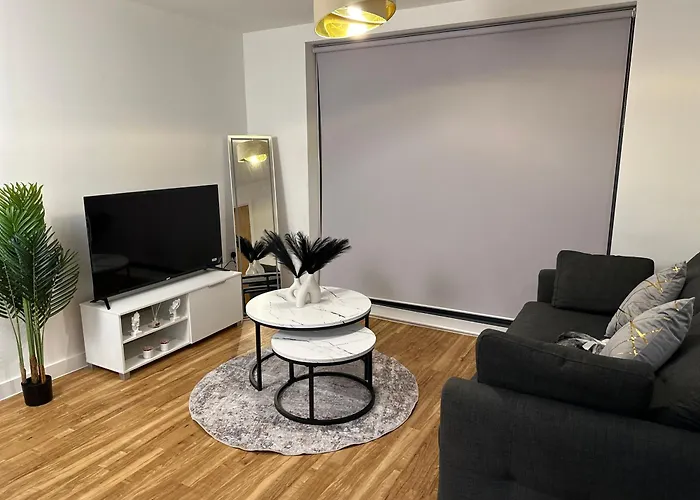 Luxury 2-Bed High-Rise In Manchester With Parking