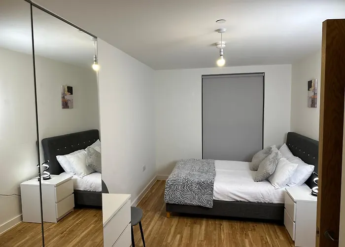 Luxury 2-Bed High-Rise In Manchester With Parking