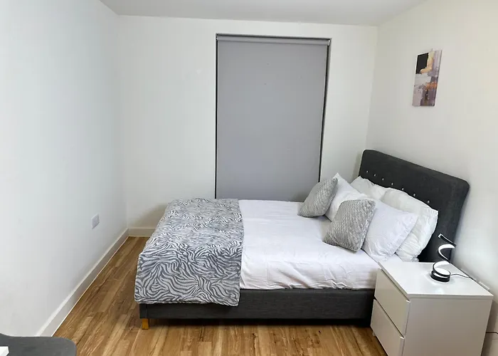 Luxury 2-Bed High-Rise In Manchester With Parking
