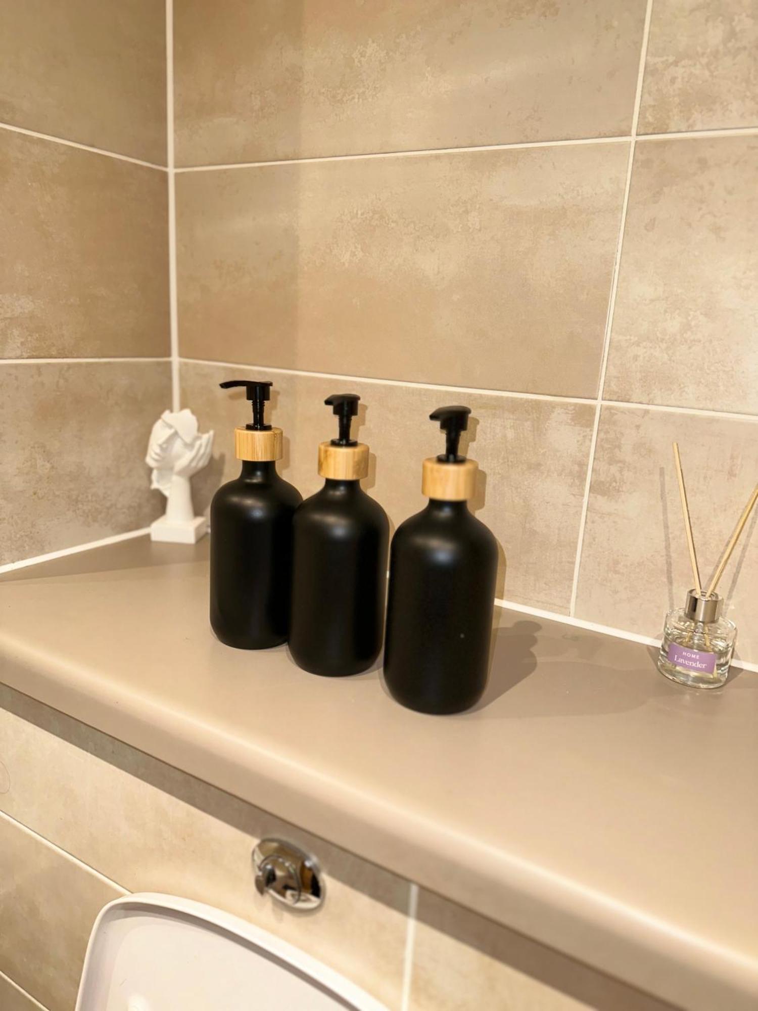 Luxury 2-bed High-rise In With Parking Appartement *